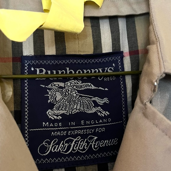 Vintage Burberry Women’s Raincoat - Picture 6 of 6